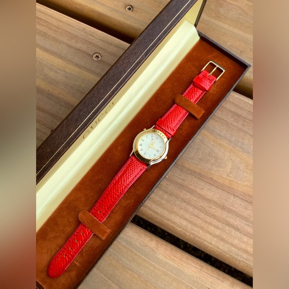 Ladies GUCCI nice dressy watch ??? main image 11